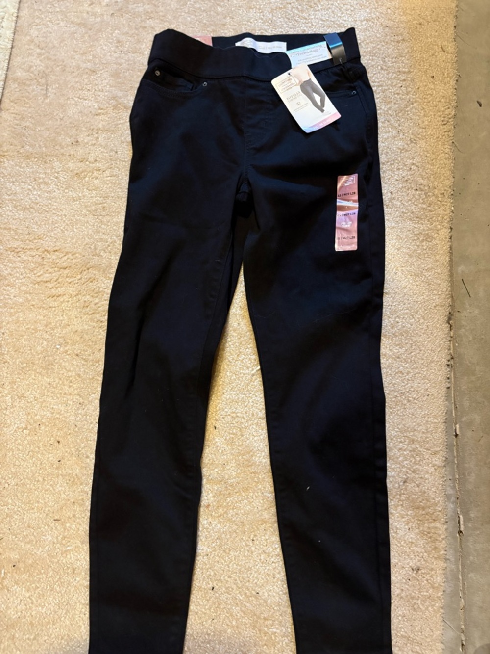 Signature by Levi Strauss Black Skinny Jeans NWT! Size 27